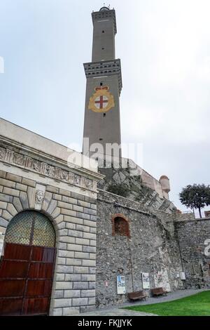 Italien: Der Leuchtturm, Wahrzeichen von Genua. Foto vom 13. Februar 2016. Stockfoto