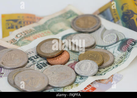 Eine Auswahl an ausländischen Münzen und Banknoten Stockfoto
