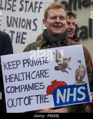 London, England. 9. März 2016. Junior-Ärzte auf die Streikposten am St.Thomas Hospital zum Jahresbeginn ihre 48-stündigen nationalen Streik. David Rowe/Alamy Live-Nachrichten Stockfoto