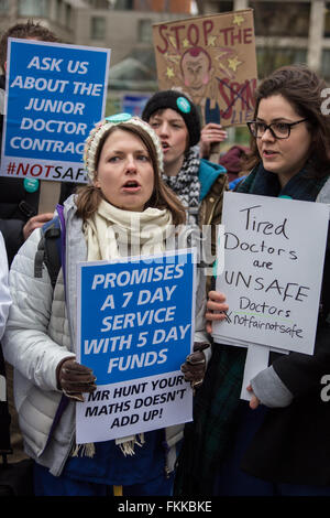 London, England. 9. März 2016. Junior-Ärzte auf die Streikposten am St.Thomas Hospital zum Jahresbeginn ihre 48-stündigen nationalen Streik. David Rowe/Alamy Live-Nachrichten Stockfoto