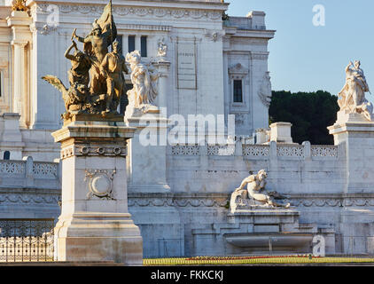 Neoklassische Vittorio Emanuele Monument bei Sonnenaufgang Piazza Venezia Rom Latium Italien Europa Stockfoto