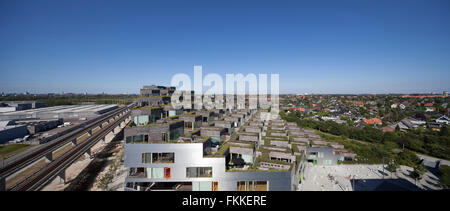 Ein Blick auf zwei große Wohnblöcke in 2004 und 2005 in Orestad Kopenhagen in Dänemark entworfen. Stockfoto