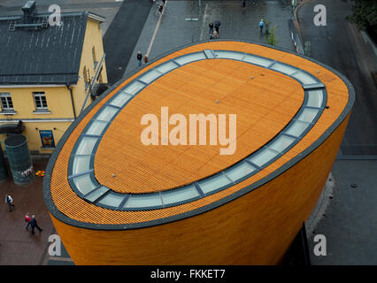 Eine Außenansicht eines modernen Gebäudes in Helsinki, Finnland genannt Kamppi Kapelle des Schweigens. Stockfoto