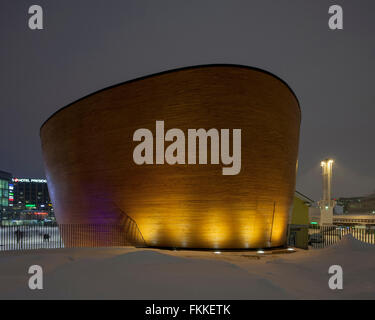 Eine Außenansicht eines modernen Gebäudes in Helsinki, Finnland genannt Kamppi Kapelle des Schweigens. Stockfoto