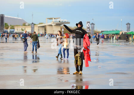 BARCELONA - 30 Mai: Publikum Uhr ein Konzert im Heineken Primavera Sound Festival 2014 (PS14) am 30. Mai 2014 in Barcelona. Stockfoto