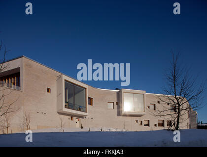 Außenansicht des modernen Bürogebäude in Paivakoti. Von JKMM Architects entworfen. Stockfoto