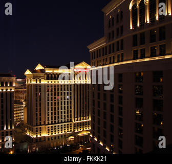 Die Fassade des Hotel Caesars Palace in Las Vegas bei Nacht Stockfoto