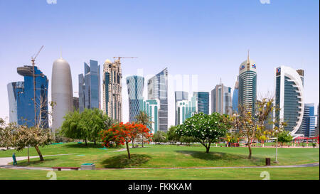 Tagsüber Skyline der Bürotürme in West Bay Geschäftsviertel in Doha Katar Stockfoto