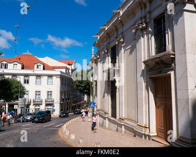 Alfama ist der älteste Stadtteil von Lissabon, es breitet sich nach unten Südhang von Burg São Jorge, Tejo Stockfoto