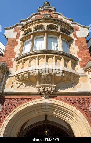 Erker über dem Haupteingang zu Bletchley Park Manor House - Heimat des WWII Code-Brecher Stockfoto