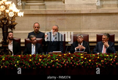 Lissabon, Portugal. 9. März 2016. Portugiesische Präsident Marcelo Rebelo de Sousa (M) spricht bei seiner Vereidigung im Parlament in Lissabon, Portugal, 9. März 2016. Bildnachweis: Zhang Liyun/Xinhua/Alamy Live-Nachrichten Stockfoto