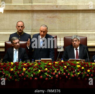 Lissabon, Portugal. 9. März 2016. Portugiesische Präsident Marcelo Rebelo de Sousa (M) spricht bei seiner Vereidigung im Parlament in Lissabon, Portugal, 9. März 2016. Bildnachweis: Zhang Liyun/Xinhua/Alamy Live-Nachrichten Stockfoto