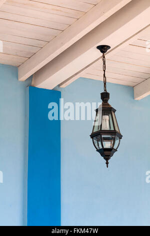 Reich verzierte Laterne hängen in Veranda in Vinales, Provinz Pinar Del Rio, Kuba Stockfoto