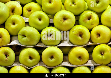 Äpfel im La Boqueria-Markt, Barcelona, Katalonien, Spanien Stockfoto