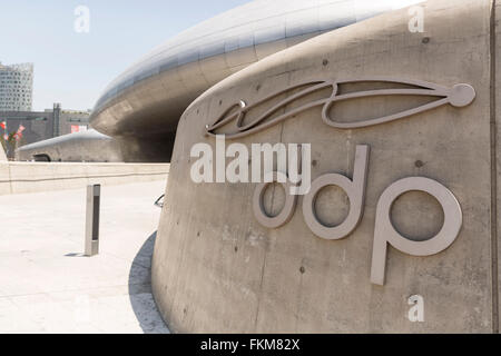 West-Gateway, Dongdaemun Design Plaza, Seoul, Südkorea. Stockfoto