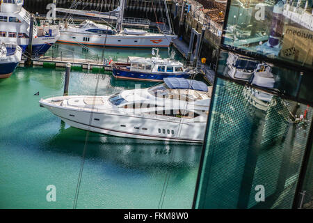 Yacht in Southampton Ocean Village Marina Stockfoto