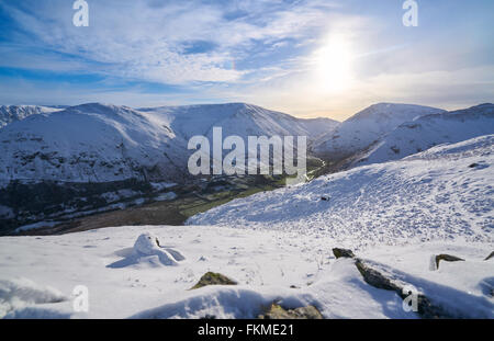 Ansichten von Schnee bedeckt, Angletarn, Hayeswater Gill, grauen Felsen & Hartsop Dodd aus Hartsop oben wie. Englischen Lake District. Stockfoto