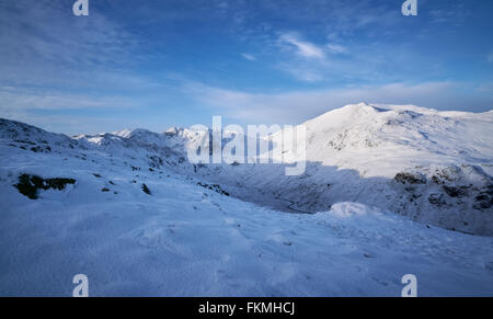 Hart Crag, Fairfield mit St Sunday Crag auf der rechten Seite von Hartsop oben wie unten Deepdale Beck. Englischen Lake District. Stockfoto