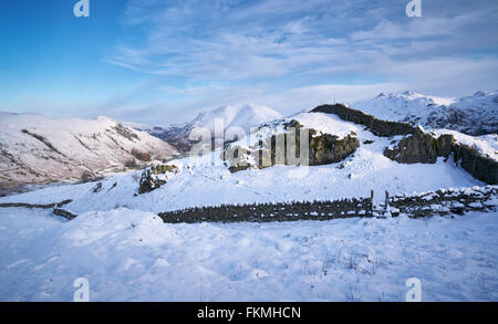 Mit Blick auf Patterdale und Deepdale aus Schnee bedeckt Hartsop oben wie im englischen Lake District. Stockfoto