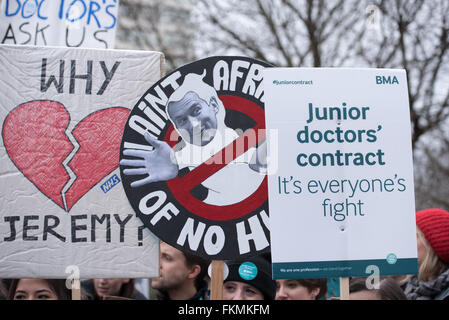 London 9. März 2016, NHS Junior Ärzte Streikposten, St. Thomas Hospital, Banner Credit: Ian Davidson/Alamy Live News Stockfoto