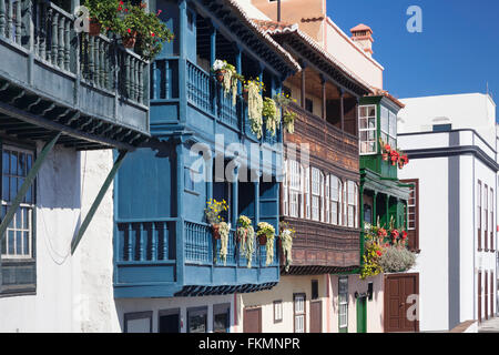 Los Balcones, blumengeschmückten Balkon befindet sich auf der Avenida Maritima, Santa Cruz De La Palma, La Palma, Kanarische Inseln, Spanien Stockfoto