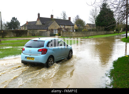 Stratton, UK. 9. März 2016. Stratton Audley Dorf Überschwemmungen 9. März 2016 Credit: Cpuk/Alamy Live News Stockfoto