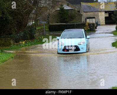 Stratton, UK. 9. März 2016. Stratton Audley Dorf Überschwemmungen 9. März 2016 Credit: Cpuk/Alamy Live News Stockfoto