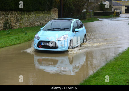 Stratton, UK. 9. März 2016. Stratton Audley Dorf Überschwemmungen 9. März 2016 Credit: Cpuk/Alamy Live News Stockfoto