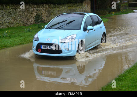 Stratton, UK. 9. März 2016. Stratton Audley Dorf Überschwemmungen 9. März 2016 Credit: Cpuk/Alamy Live News Stockfoto