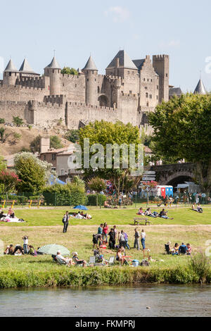 Gemeindepark und Carcassonne, Cite, Burg, Aude, Süden, Frankreich, Europa, Bastille, Tag, 14. Juli, vor der massiven Feuerwerk. Stockfoto