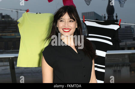 2. Februar 2016 beteiligt - Daisy Lowe TK Maxx Photocall - Model Daisy Lowe Photocall zu starten neue geben Sie Kleidung für Go Stockfoto