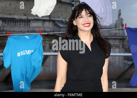 2. Februar 2016 beteiligt - Daisy Lowe TK Maxx Photocall - Model Daisy Lowe Photocall zu starten neue geben Sie Kleidung für Go Stockfoto