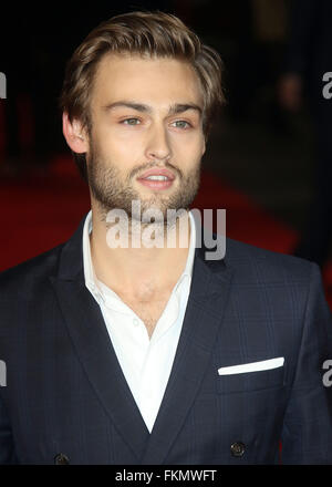 1. Februar 2016 - Douglas Booth, die Teilnahme an der "Stolz und Vorurteil und Zombies" europäischen Film Premiere, Vue West End, Leicester Stockfoto