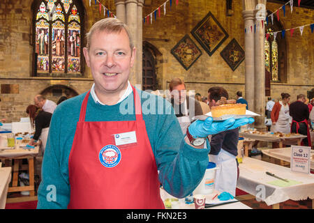 Melton Mowbray, Leicestershire. 9. März 2016. Die britische Pie-Awards wurden in der Marienkirche, Melton Mowbray, Leicestershire auf Mittwoch, 9. März 2016 statt. Diese jährliche Veranstaltung Kuchen Entscheidungsträger aus aller Welt angezogen und wurden von prominenten Köchen und Essen Wrers und Kritiker gerichtet. Eine Torte muss eine Kruste auf der Unterseite als auch auf der Oberseite, unabhängig davon, was die Füllung sein kann. In jeder Klasse ein Champion ausgewählt werden und dann wird der Champion aus jeder Kategorie für supreme Champion antreten. Bildnachweis: Jim Harrison/Alamy Live-Nachrichten Stockfoto