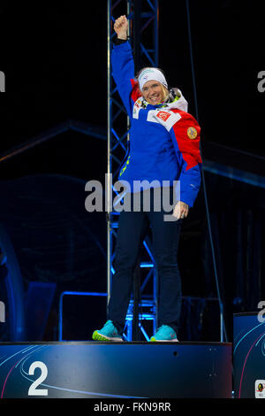 Holmenkollen, Oslo, Norwegen. 9. März 2016. IBU Biathlon-Weltcup. Anais Bescond Frankreich Silber-Medaille bei der Siegerehrung bei der IBU Weltmeisterschaften Biathlon in Holmenkollen Credit: Action Plus Sport/Alamy Live News Stockfoto