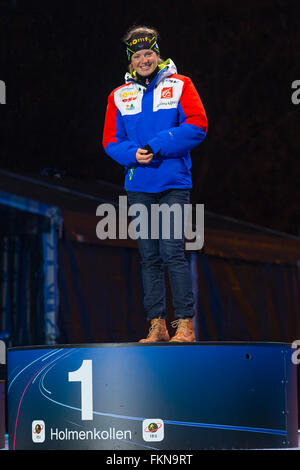 Holmenkollen, Oslo, Norwegen. 9. März 2016. IBU Biathlon-Weltcup. Marie Dorin Habert Frankreich gold-Medaille bei der Siegerehrung bei der IBU Weltmeisterschaften Biathlon in Holmenkollen Credit: Action Plus Sport/Alamy Live News Stockfoto