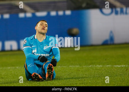 St. Petersburg, Russland. 9. März 2016. Artem Dzyuba von Zenit reagiert während der UEFA Champions League Runde der 16 zweite Bein Match zwischen FC Zenit St. Petersburg und SL Benfica im Petrowski-Stadion. Bildnachweis: Mike Kireev/Alamy Live-Nachrichten Stockfoto