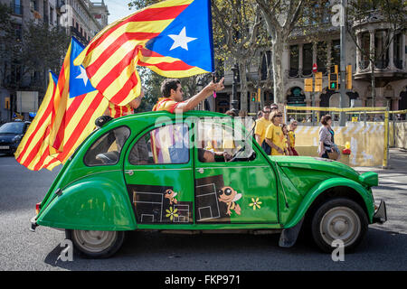 Politische Demonstration für die Unabhängigkeit Kataloniens. Passeig de Gracia.October 19, 2014. Barcelona. Katalonien. Spanien. Stockfoto