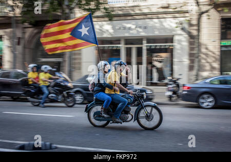 Politische Demonstration für die Unabhängigkeit Kataloniens. Consell de Cent Straße. 10. Juli 2010. Barcelona. Katalonien. Spanien. Stockfoto