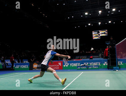 Birmingham, Vereinigtes Königreich. 9. März 2016. Chinas Wang Yihan kehrt den Federball während der Frauen Singles erstes Vorrundenspiel mit Cheung Ngan-Yi Hong Kong China bei den 2016 YONEX All England Open Badminton Championships in Birmingham, England am 9. März 2016. Wang Yihan gewann 2: 0. Bildnachweis: Han Yan/Xinhua/Alamy Live-Nachrichten Stockfoto