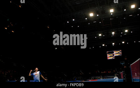 Birmingham, Vereinigtes Königreich. 9. März 2016. Chinas Wang Yihan kehrt den Federball während der Frauen Singles erstes Vorrundenspiel mit Cheung Ngan-Yi Hong Kong China bei den 2016 YONEX All England Open Badminton Championships in Birmingham, England am 9. März 2016. Wang Yihan gewann 2: 0. Bildnachweis: Han Yan/Xinhua/Alamy Live-Nachrichten Stockfoto