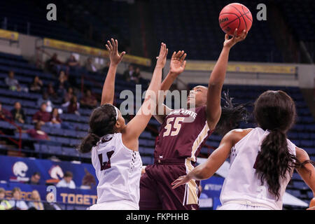 New Orleans, Louisiana, USA. 9. März 2016. Texas State Bobcats weiterleiten De'Jionae Calloway (55) während einer NCAA Basketball-Spiel zwischen dem Texas State Bobcats und Arkansas-Little Rock-Trojaner in der UNO Lakefront Arena in New Orleans, Louisiana Stephen Lew/CSM/Alamy Live-Nachrichten Stockfoto