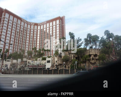 Treasure Island Hotel and Casino am Tageszeit, befindet sich am Las Vegas Strip, Nevada, USA, 2.664 und 220 Suiten Stockfoto