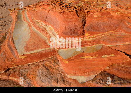 Detail des roten Pindan Felsformation, Reddell Strand, Gantheaume Point, Broome, Kimberley-Region, Western Australia, Australia Stockfoto