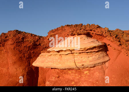 Detail des roten Pindan Felsformation, Reddell Strand, Gantheaume Point, Broome, Kimberley-Region, Western Australia, WA, Australien Stockfoto