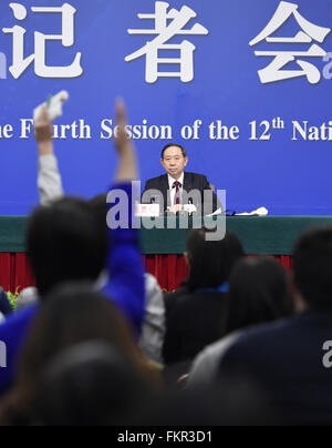 (160310)--Peking, 10. März 2016 (Xinhua)--chinesische Bildungsminister Yuan Guiren gibt eine Pressekonferenz über die Reform und Entwicklung von Chinas Bildungsmesse am Rande der vierten Tagung der Chinas 12. nationalen Volkskongresses in Peking, Hauptstadt von China, 10. März 2016.  (Xinhua/Chen Yichen) (Mcg) Stockfoto