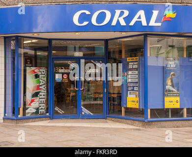 Eine Ansicht von Coral-Shop in Skinnergate, Darlington im Nordosten Englands Wetten Stockfoto