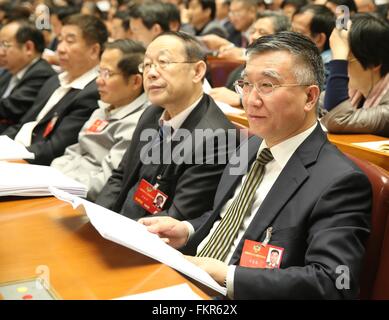 (160310)--Peking, 10. März 2016 (Xinhua)--12. Nationalkomitees der politischen Konsultativkonferenz des chinesischen Volkes dabei die zweite Vollversammlung der laufenden jährlichen Tagung des Landes obersten politischen beratenden Gremiums in Peking, Hauptstadt von China, 10. März 2016 sein. (Xinhua/Chen Jianli) (Mcg) Stockfoto