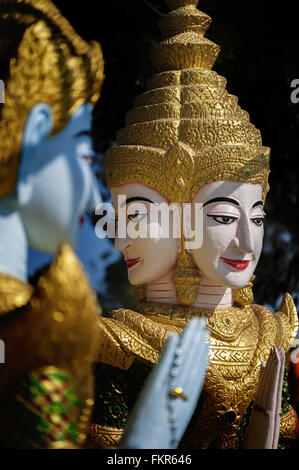 Brea, Kalifornien, USA. 10. März 2016. Die kambodschanischen buddhistischer Tempel (Wat Dharmararam) in Stockton, Kalifornien, ist eine aktive buddhistischer Tempel, dass Funktionen über 100 bunte und überlebensgroß Juwel verkrustete Statuen, die das Leben und die Geschichte des kambodschanischen Buddha zu feiern. Der Tempel verfügt über eine 50 Fuß lange liegende Buddha. Auch die Heimat von der Jahresfeier der kambodschanischen Neujahr jedes Jahr im April. © Bruce Chambers/ZUMA Draht/Alamy Live-Nachrichten Stockfoto