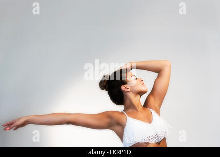 Gemischte Rassen Tänzer üben im studio Stockfoto